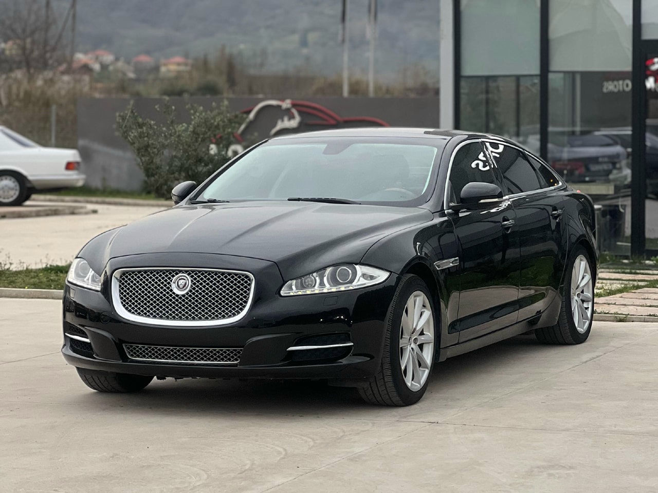 Jaguar XJ