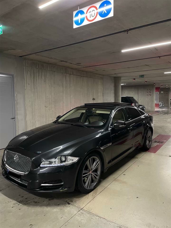 Jaguar XJ