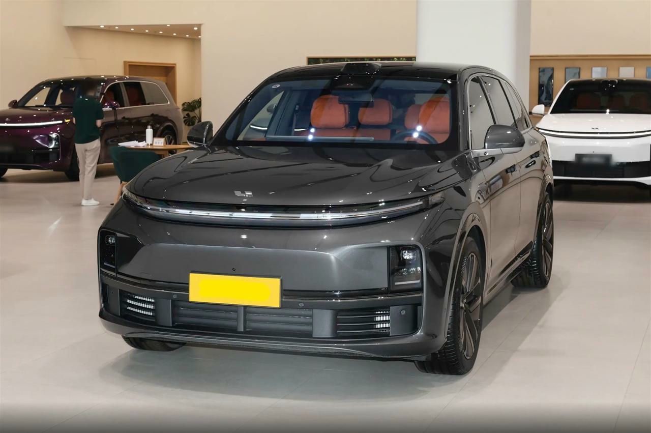Land Rover Defender 2024