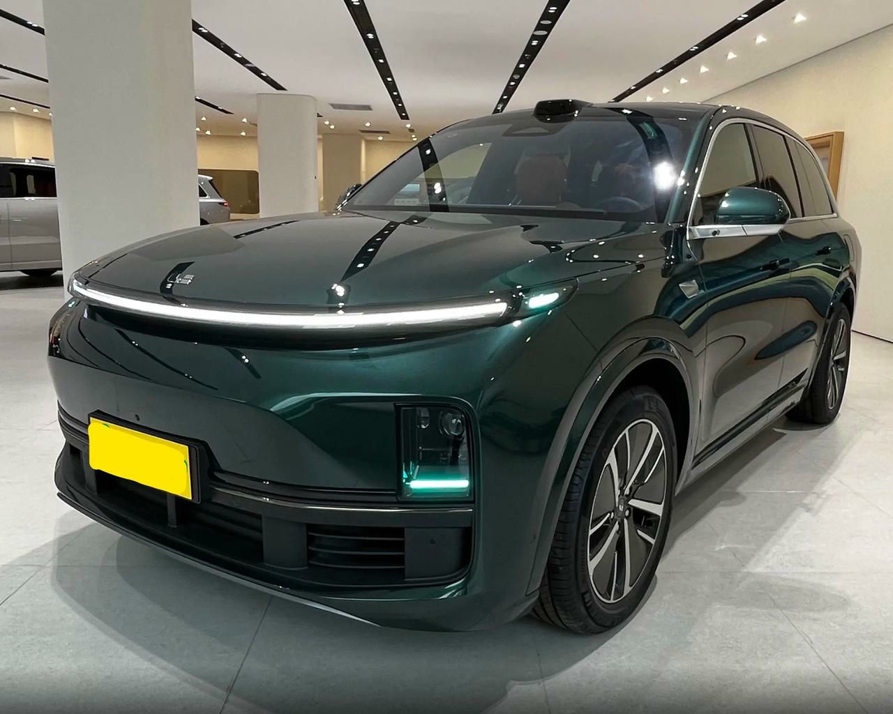 Land Rover Defender 2024
