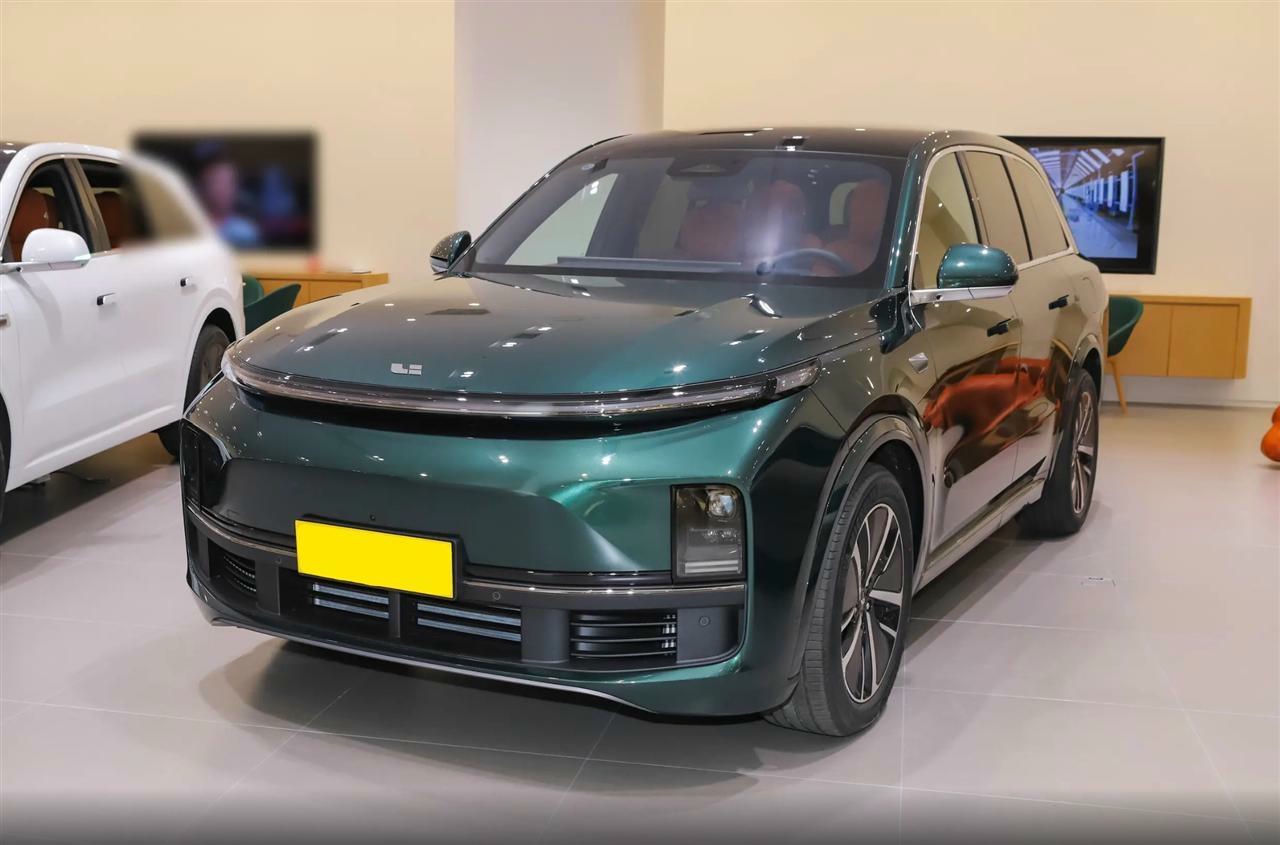 Land Rover Defender 2024