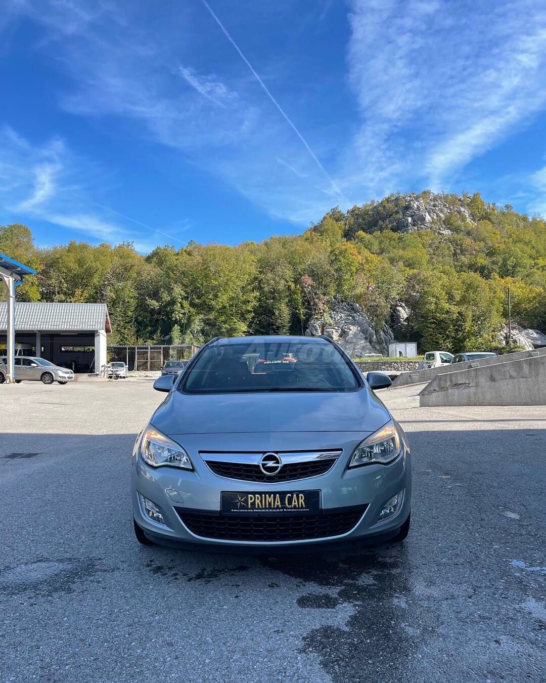Opel Astra 2012