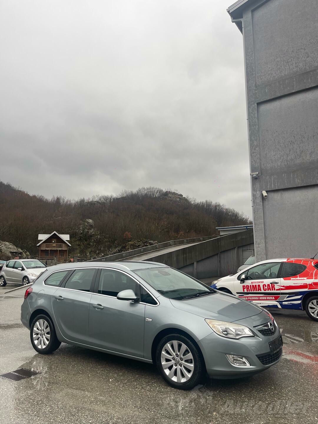 Opel Astra 2011