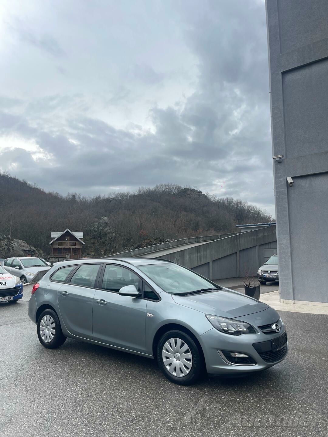 Opel Astra 2012