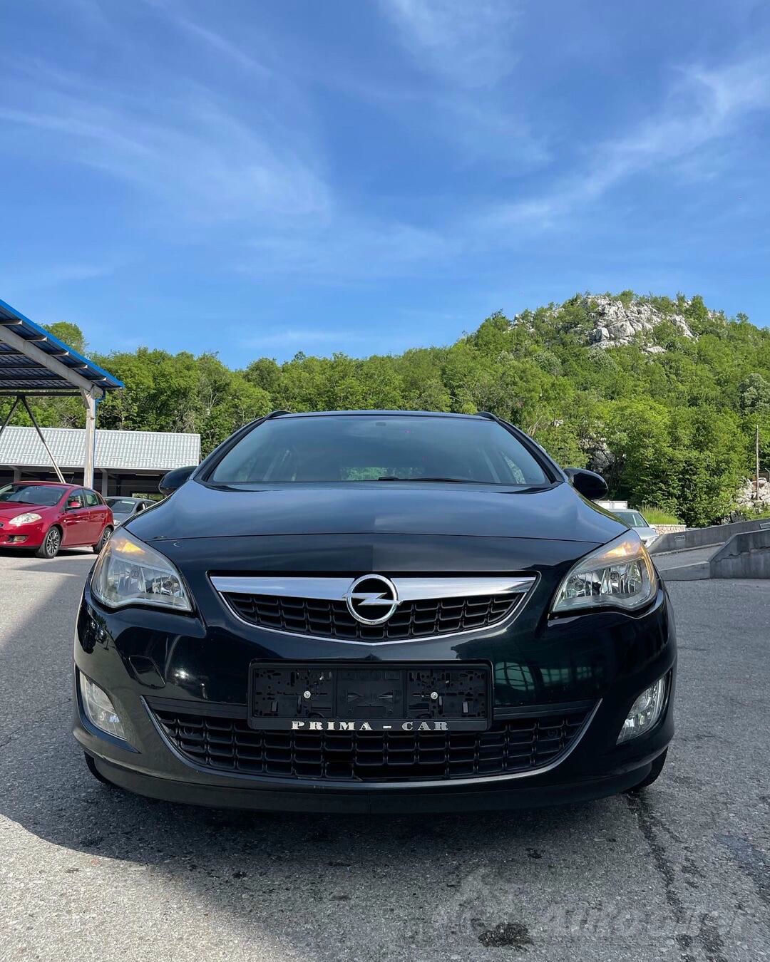 Opel Astra 2012