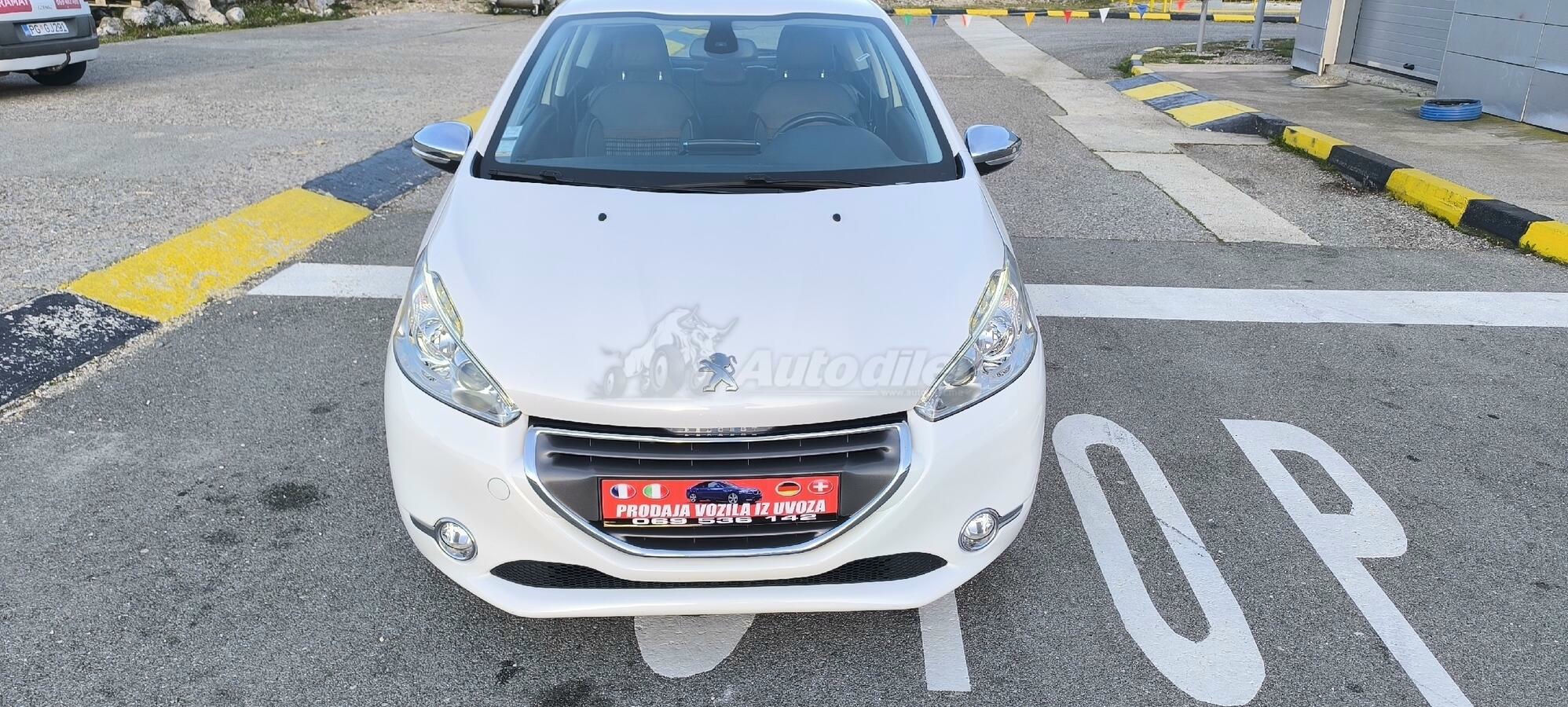 Peugeot 208 2012