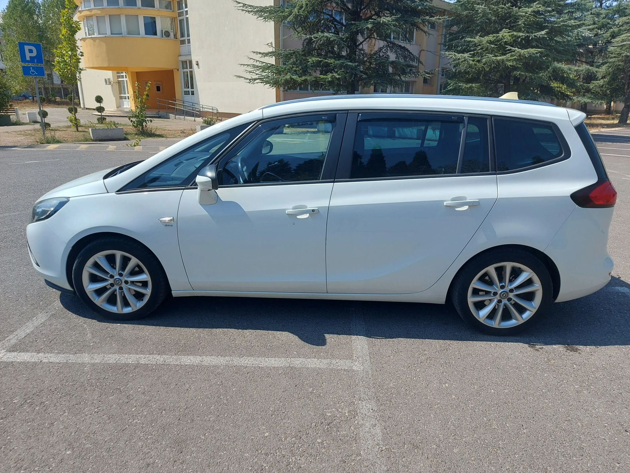 Opel Zafira 2016