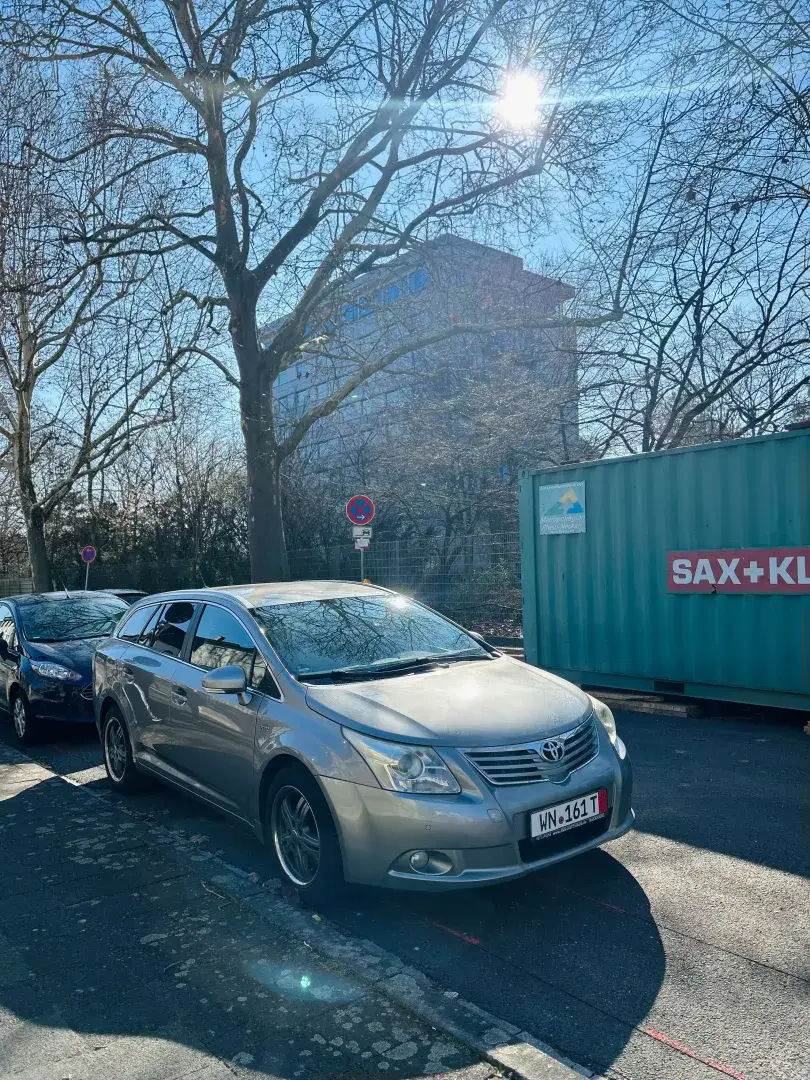 Toyota Avensis 2012