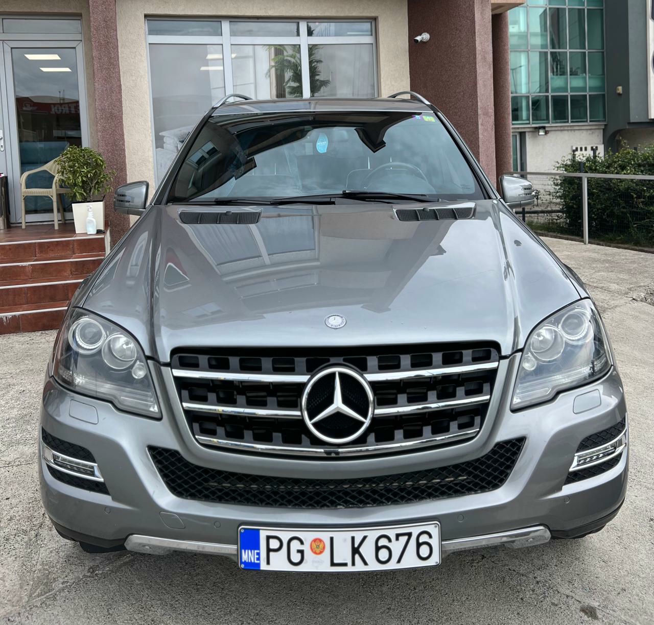Mercedes-Benz ML-Class 2011