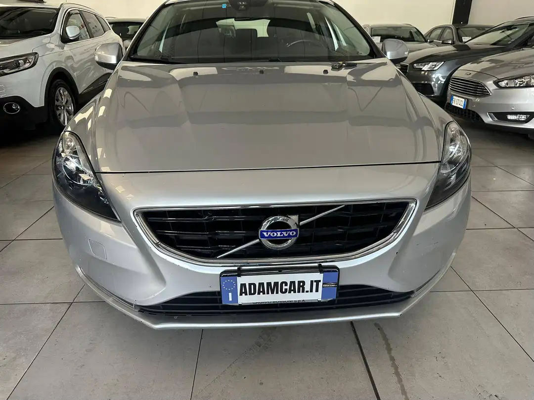 VOLVO V40 2016