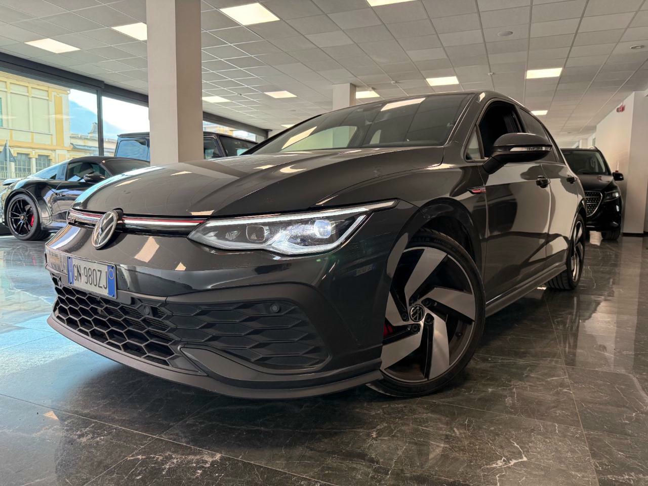 VOLKSWAGEN Golf 2021