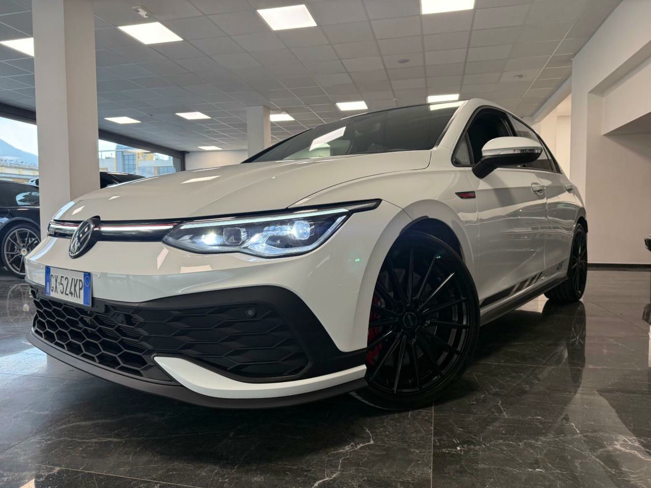 VOLKSWAGEN Golf 2023