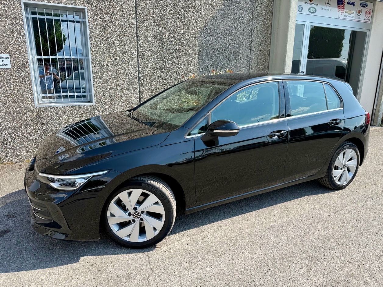 VOLKSWAGEN Golf 2025