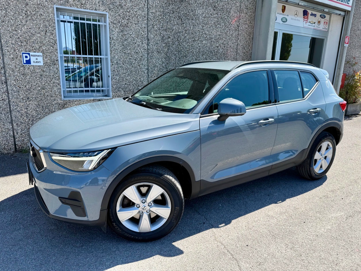 VOLVO XC40 2022