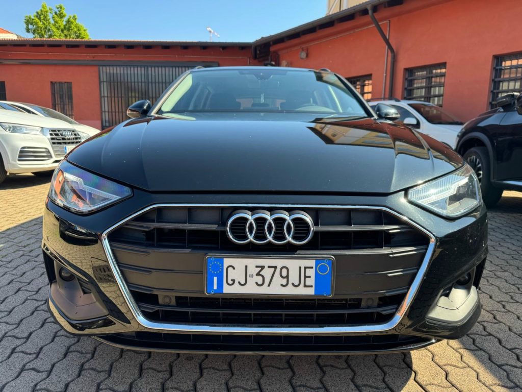 AUDI A4 2022