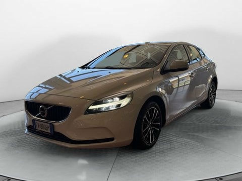VOLVO V40 2019