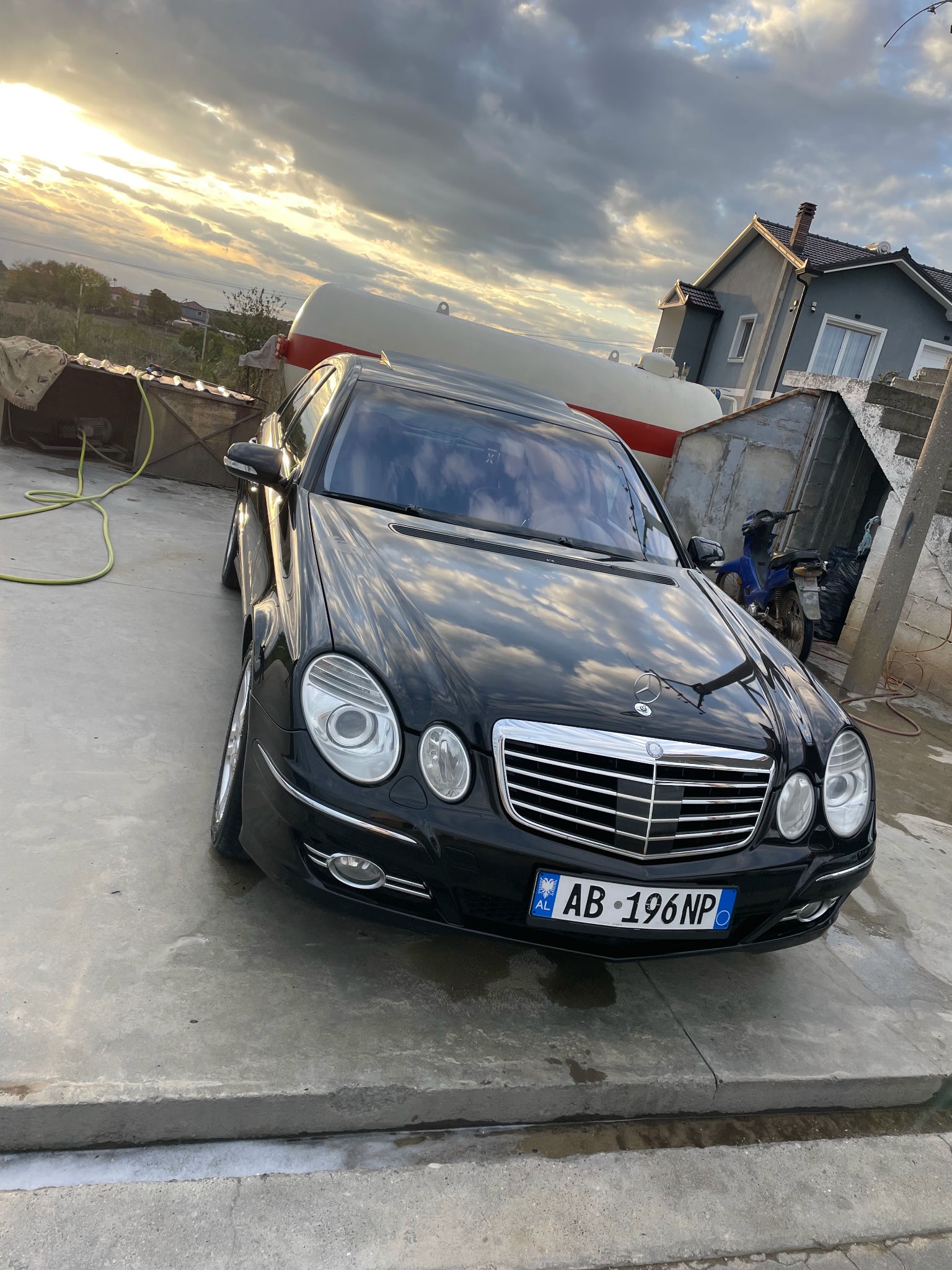 MERCEDES BENZ E-Class