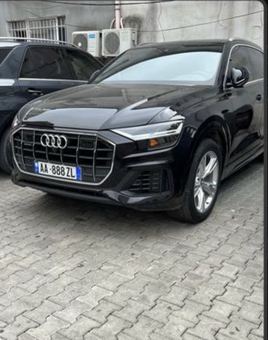 AUDI Q8