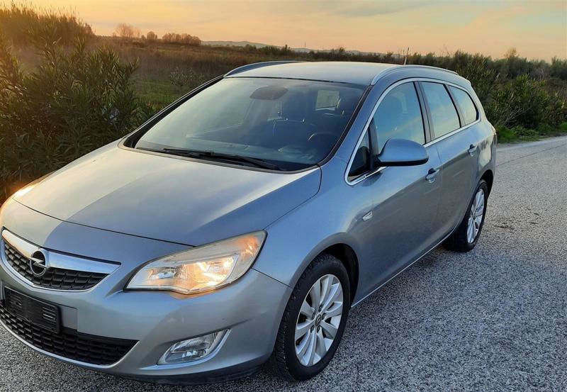 Opel Astra 2011