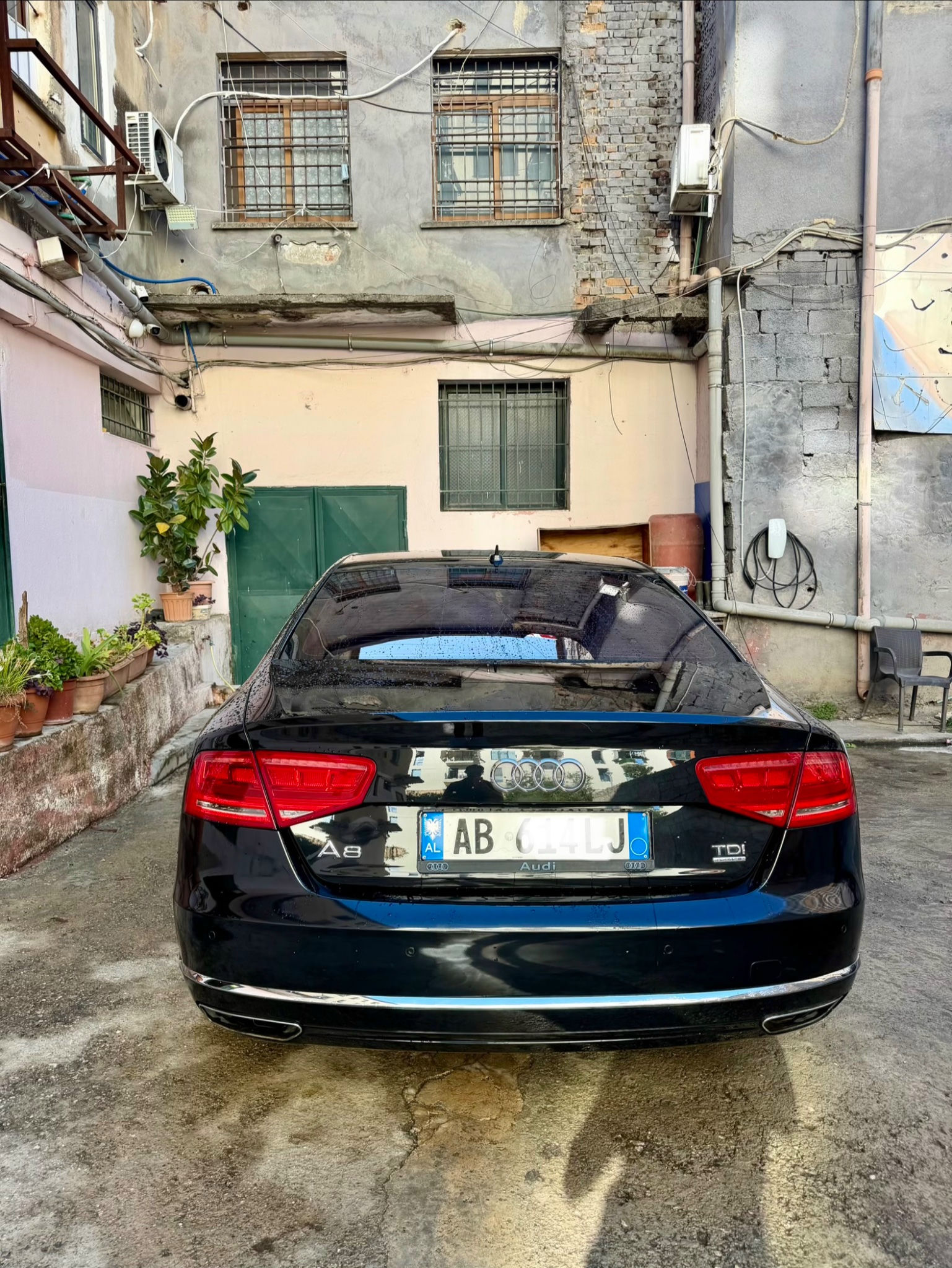 AUDI A8 2012 thumbnail 3
